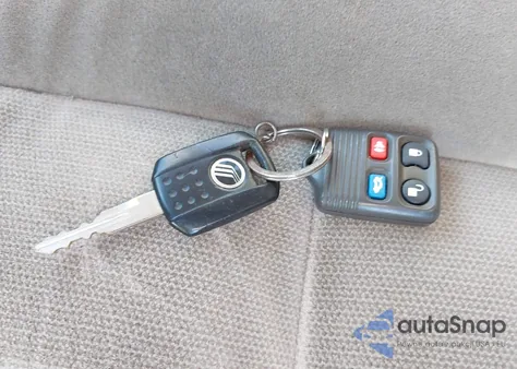 2004 Mercury Grand Marquis Gs из США, поврежденный, VIN 2MEFM74WX4X687953